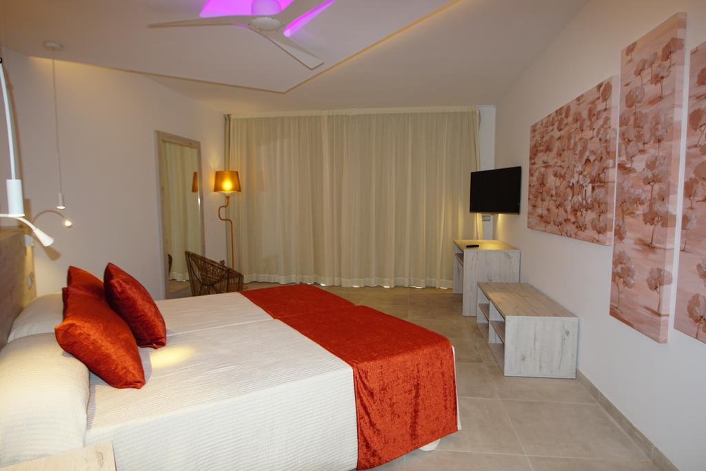 Hotel Abrat Sant Antoni de Portmany Exterior foto