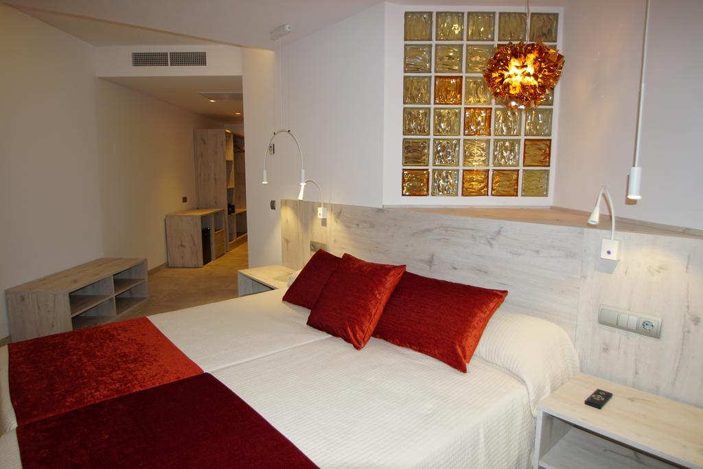 Hotel Abrat Sant Antoni de Portmany Exterior foto