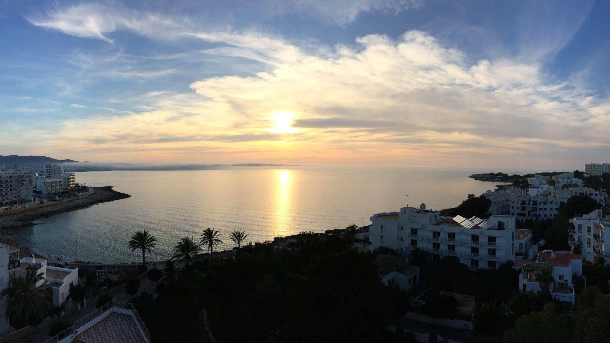 Hotel Abrat Sant Antoni de Portmany Exterior foto